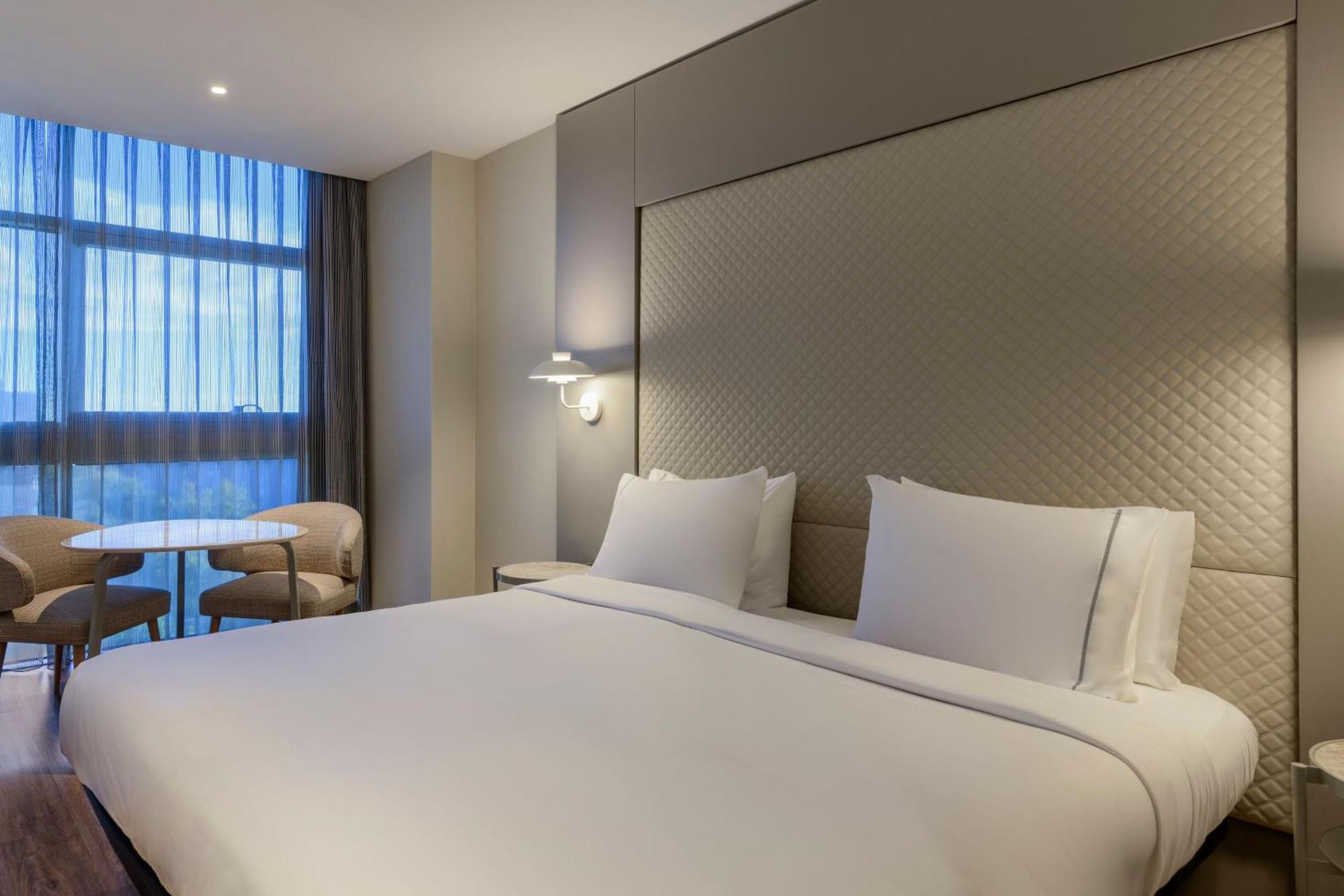 Ac Hotel Som By Marriott Оспиталет де Лобрегат Екстериор снимка